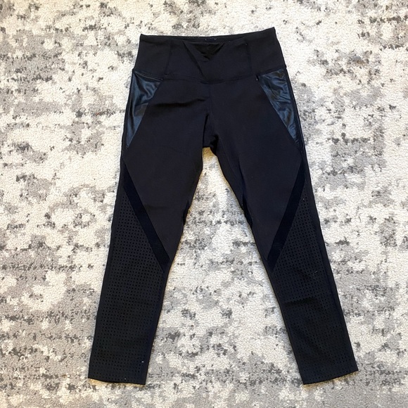 Splits 59 Black 3/4 Length Leggings - Picture 4 of 5